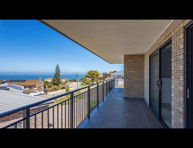 4 BEDROOM HOUSE FOR SALE IN DANA BAY